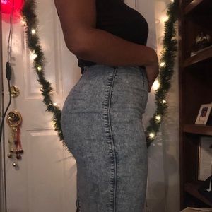 Hugging Jean MIDI Skirt